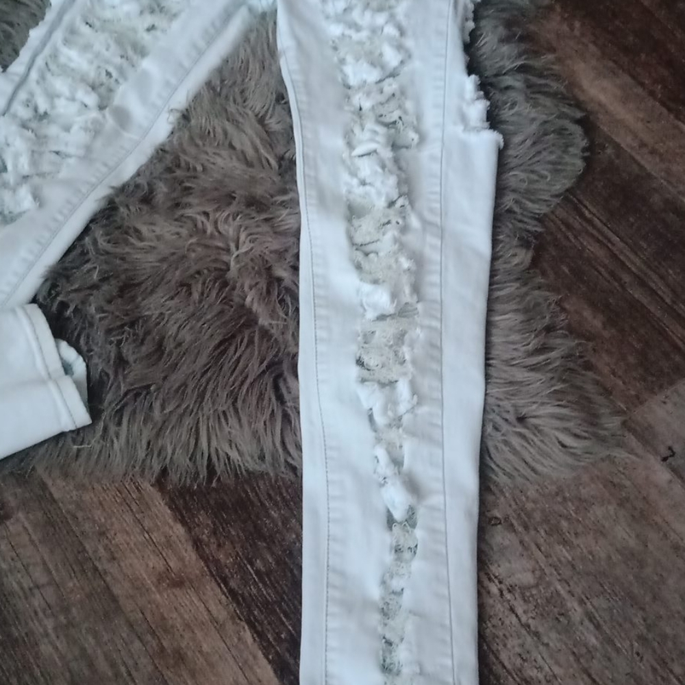 Distressed jeans - Picture 3 of 16